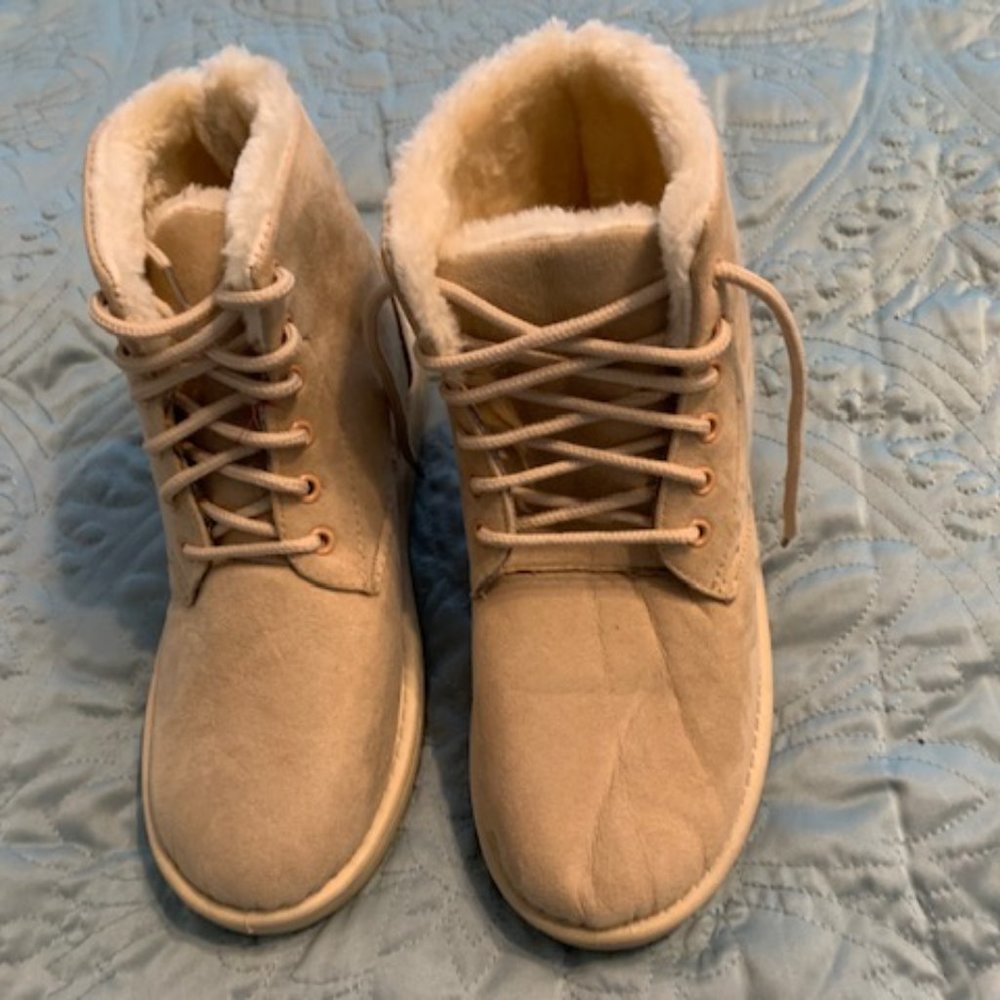Women's Tan Faux-Fur Suede Ankle Boots Size 8. Brand new.